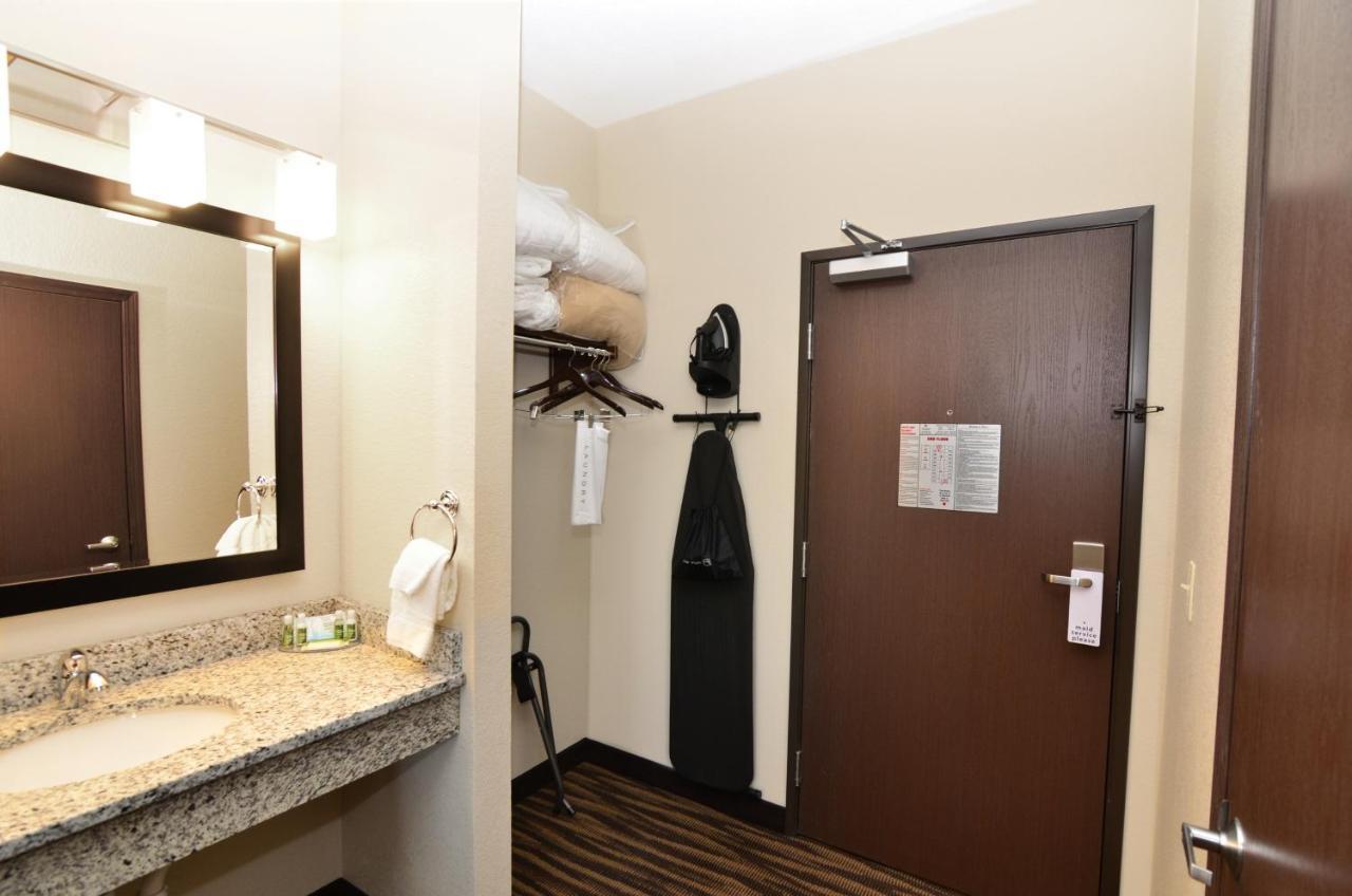Cobblestone Inn & Suites - Manning Экстерьер фото