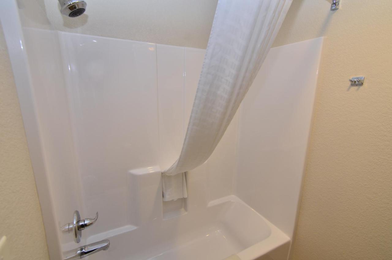 Cobblestone Inn & Suites - Manning Экстерьер фото