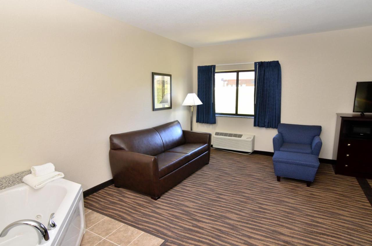 Cobblestone Inn & Suites - Manning Экстерьер фото