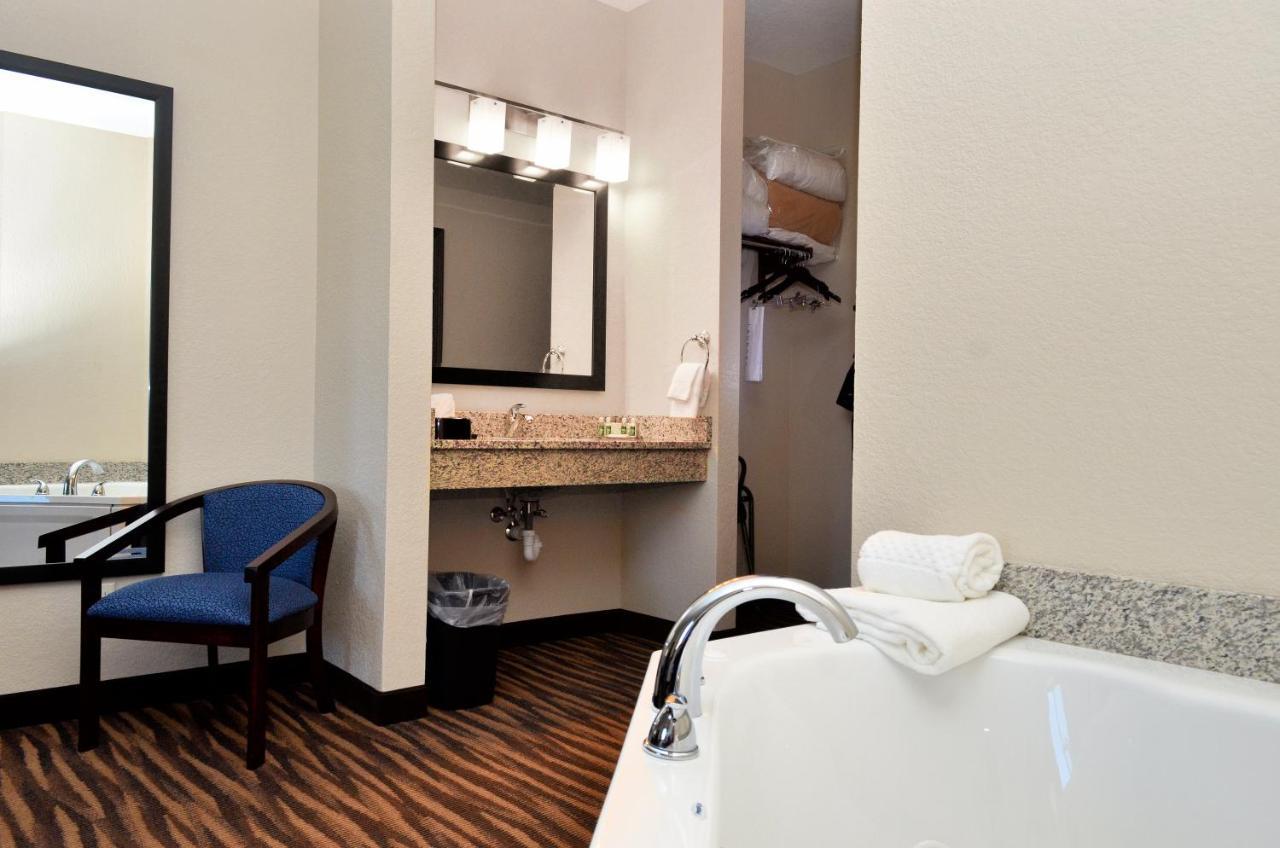 Cobblestone Inn & Suites - Manning Экстерьер фото